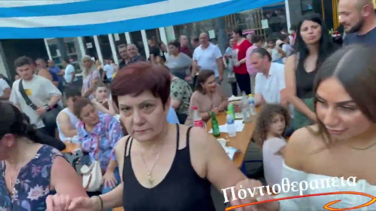 Στη λύρα ο νεαρός Ακρίτας του ΒούπερταλΓιώργος Αναστασιάδης!!!!!