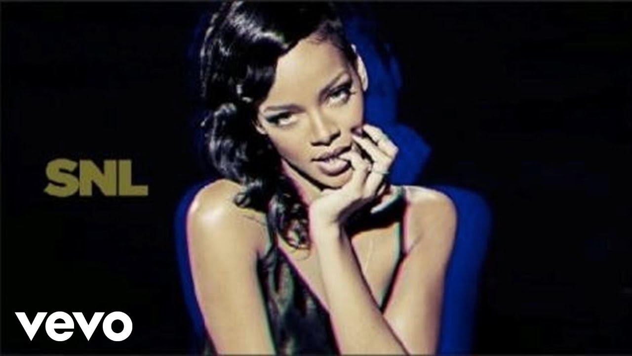 Rihanna - Diamonds (Live on SNL)
