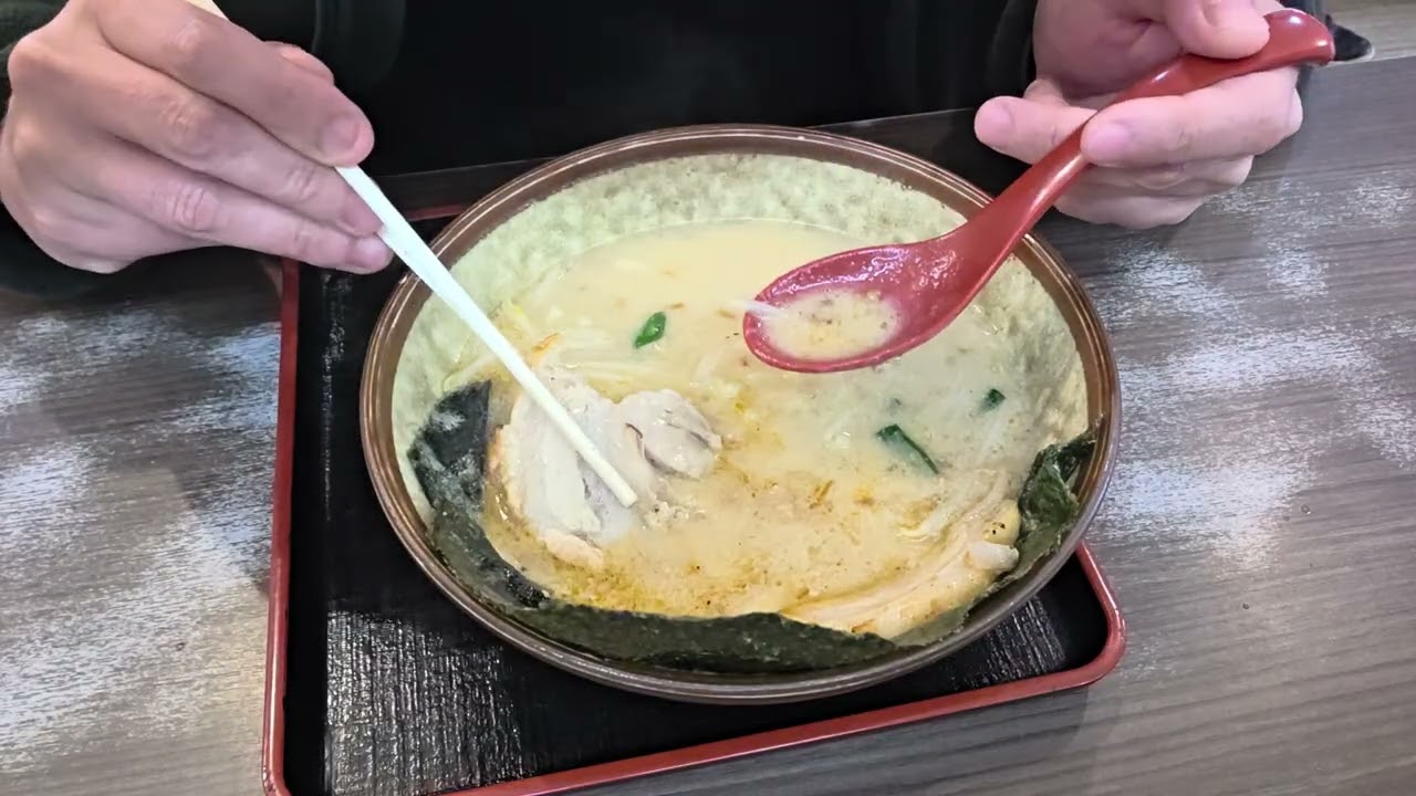 味噌蔵麺四郎のなかでは、最上級メニューの、味噌漬け炙りチャーシューラーメンを、江戸前味噌スープで、堪能している所を、完食迄、撮影しました。