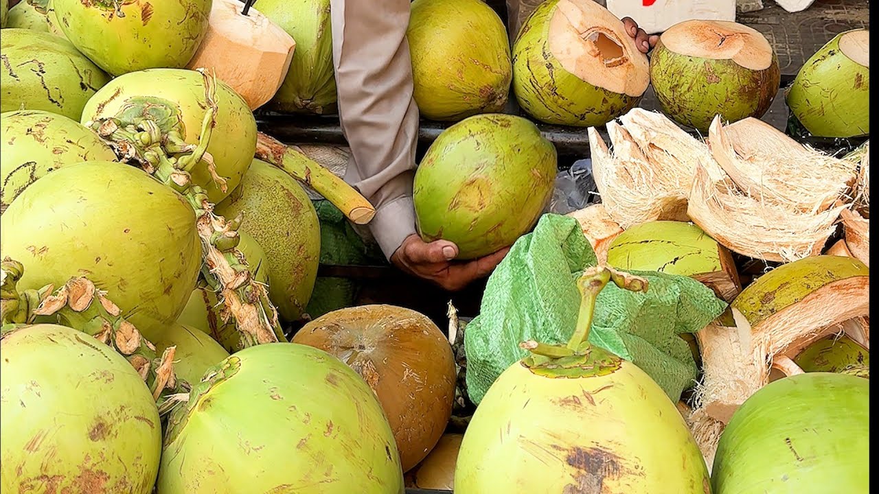 Amazing! $1 Coconut Water - Fruit Cutting Skills