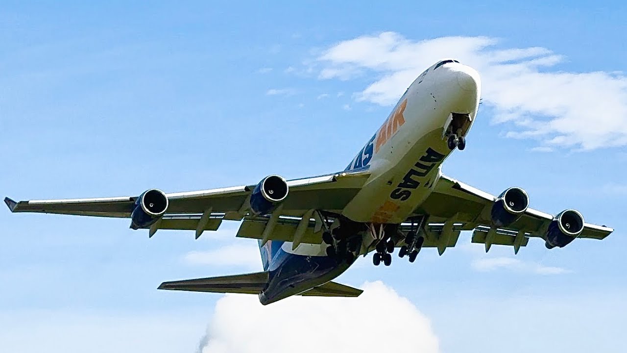RODAJES Y DESPEGUES DE AVIONES EN EL AEROPUERTO INTERNACIONAL DEL DORADO