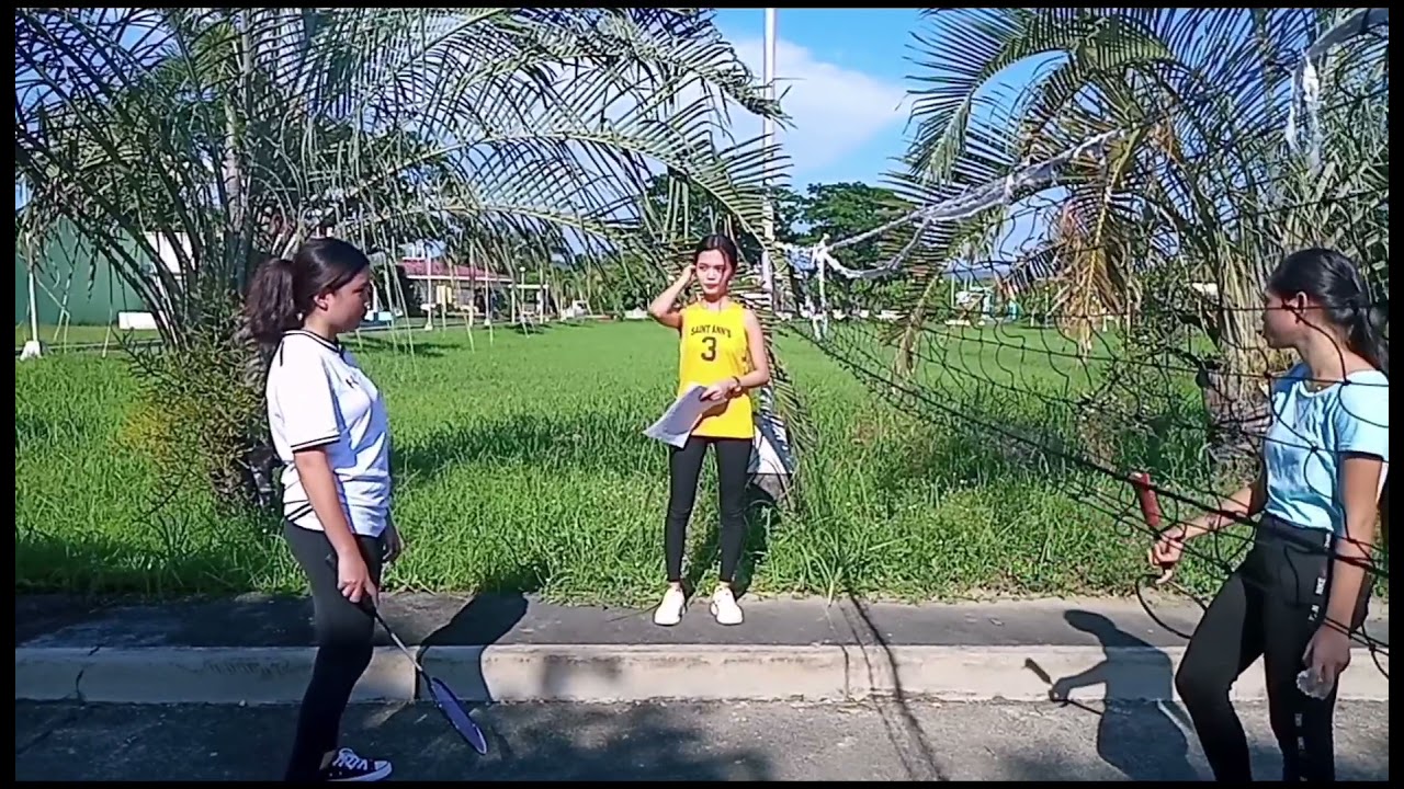 This is how a badminton umpire officiates