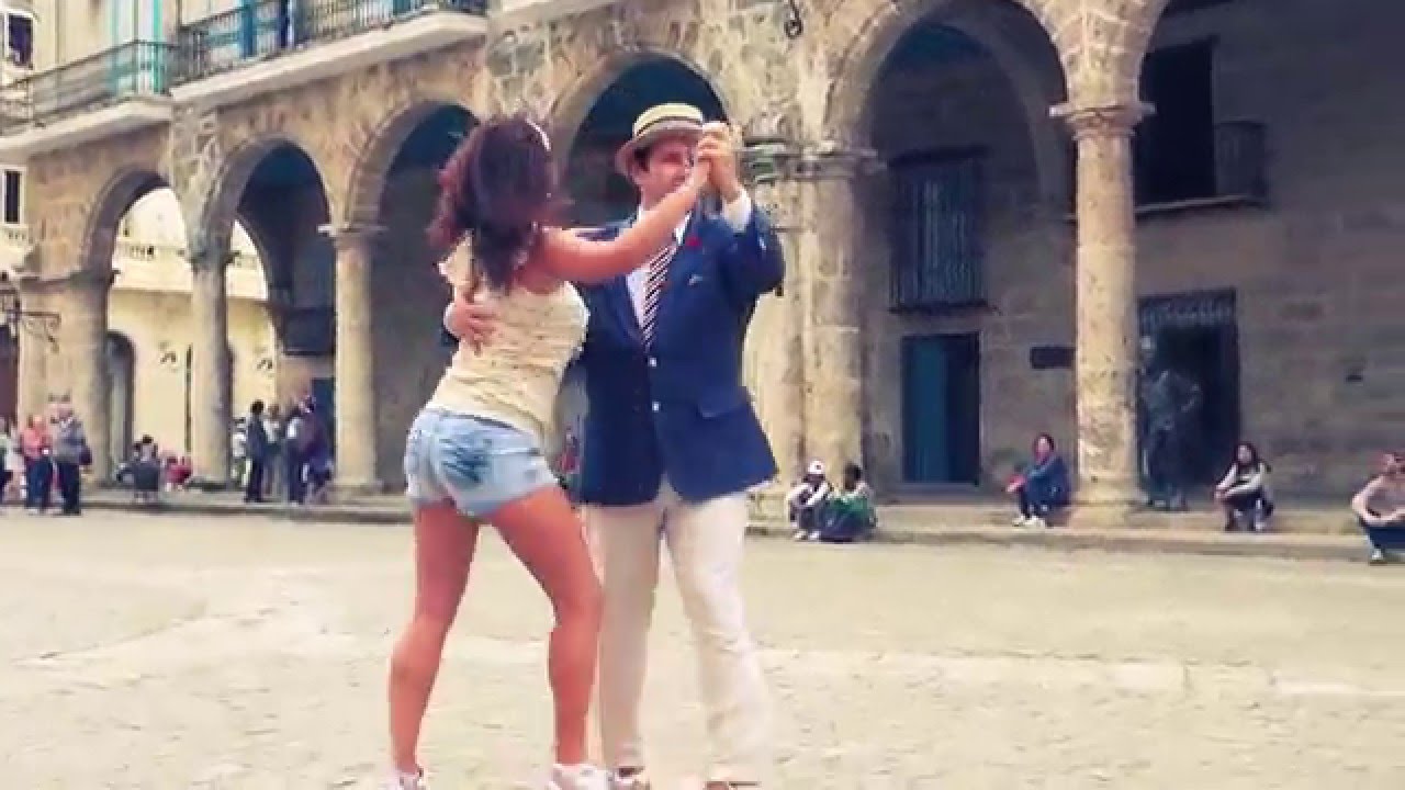 Baile de Casino en La Catedral de La Habana (Malena & Yoel)