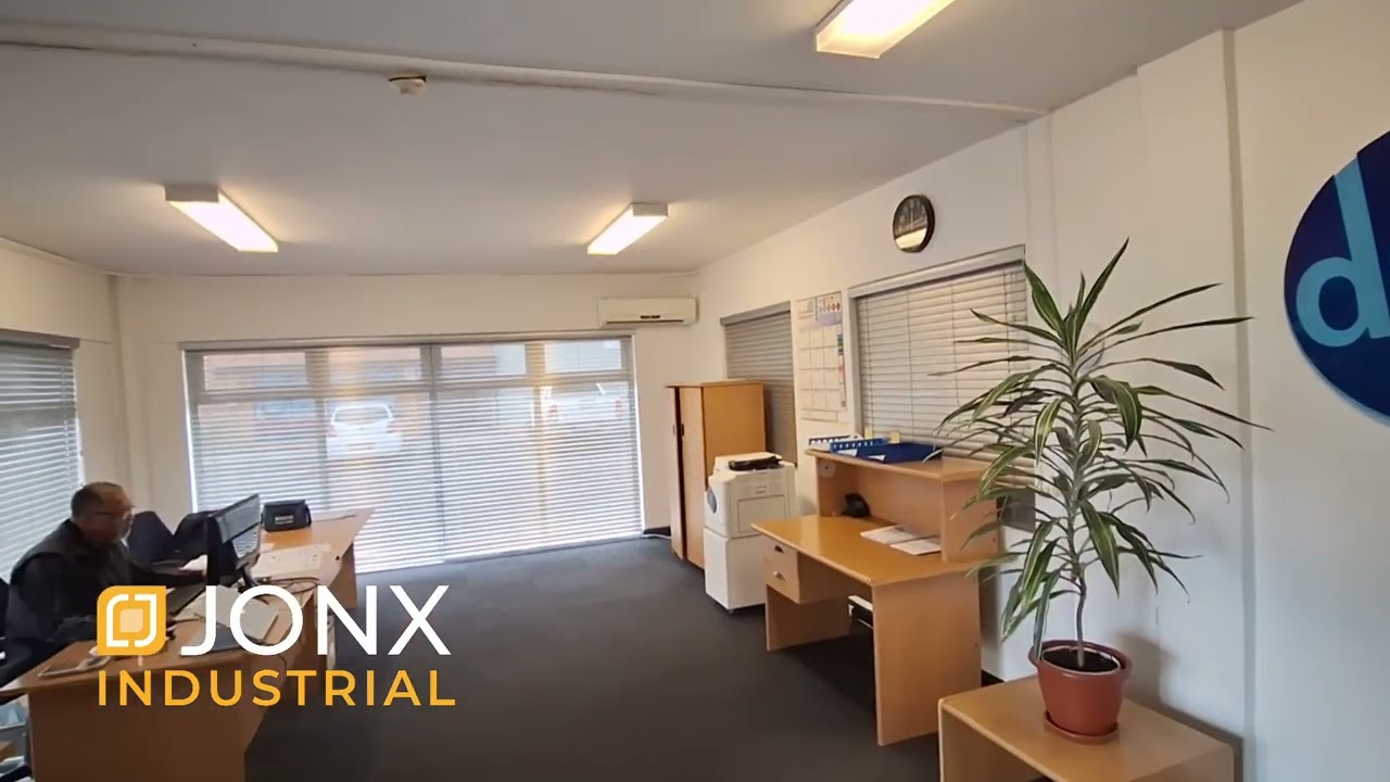 Warehouse in a secure park TO LET in Airport