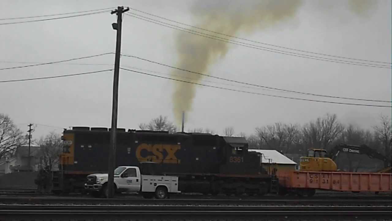 Warming up CSXT 8361 4/10/13 Great EMD 645 sound!!!