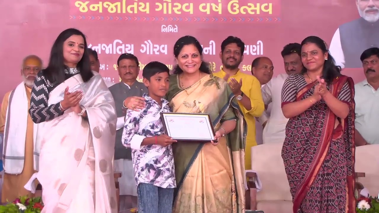 છોટાઉદેપુર ખાતે  પ્રભારી મંત્રીશ્રી ડૉ.મનીષાબેન વકીલના અધ્યક્ષસ્થાને જનજાતીય ગૌરવ દિવસની ઉજવણી કરાઈ