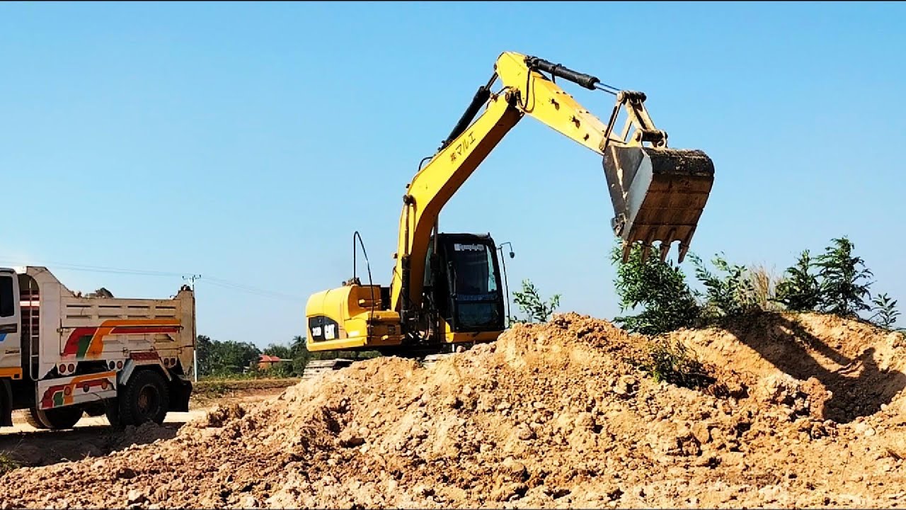 Powerful Excavator and Dump Truck at Work | Satisfying Construction Video