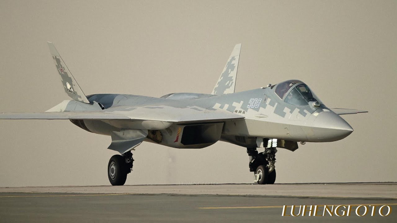 Су-57 T-509 вблизи | Редкое одностороннее открытие отсека
