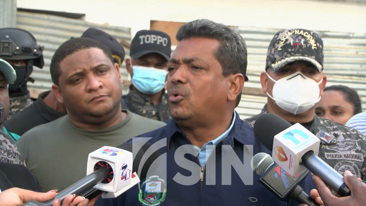 Ayuntamiento de Los Alcarrizos desaloja a 54 familias de escuela Freddy Beras Goico