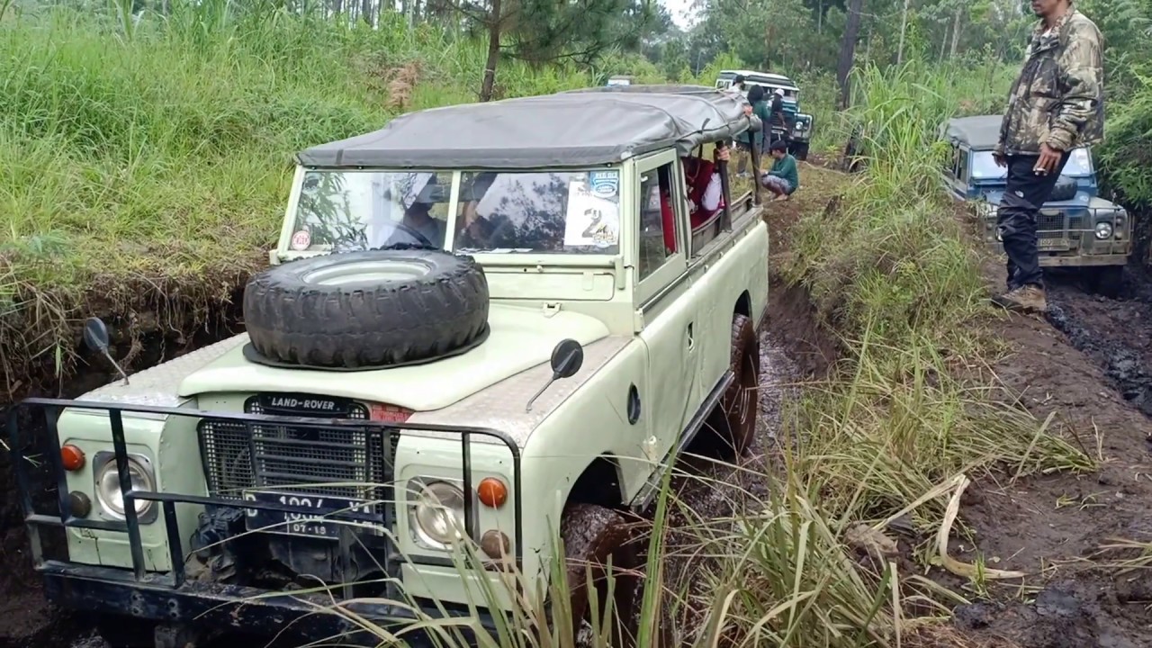 JEEP WILLYS VS LAND ROVER