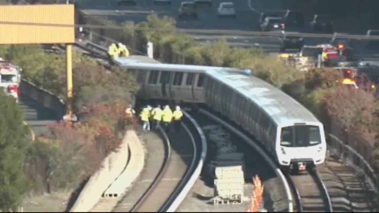 BART train derails, catches fire near Orinda Station on New Year's