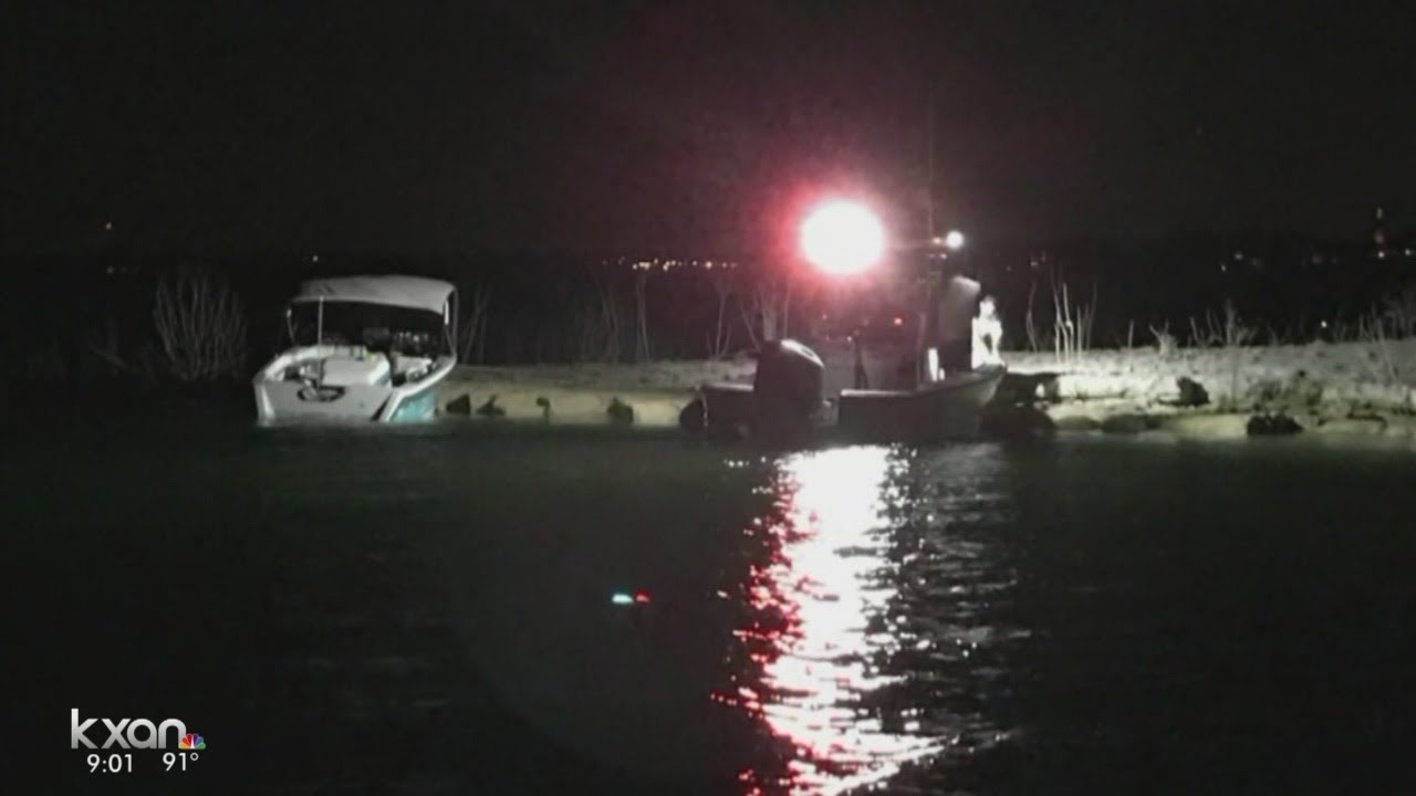 Boater dies after hitting Lake Travis shoreline