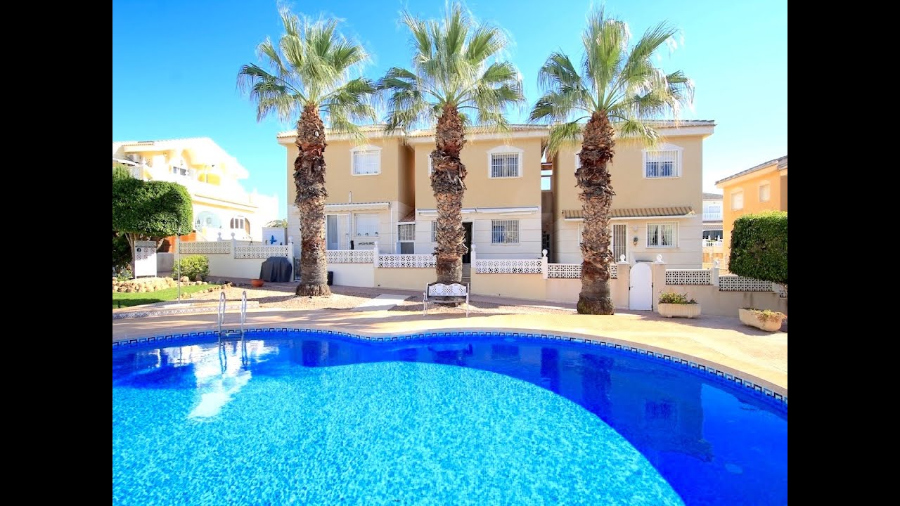 Casas Manuel Real Estate present this fabulous 3 bedroom link detached villa for sale in Monte Azul