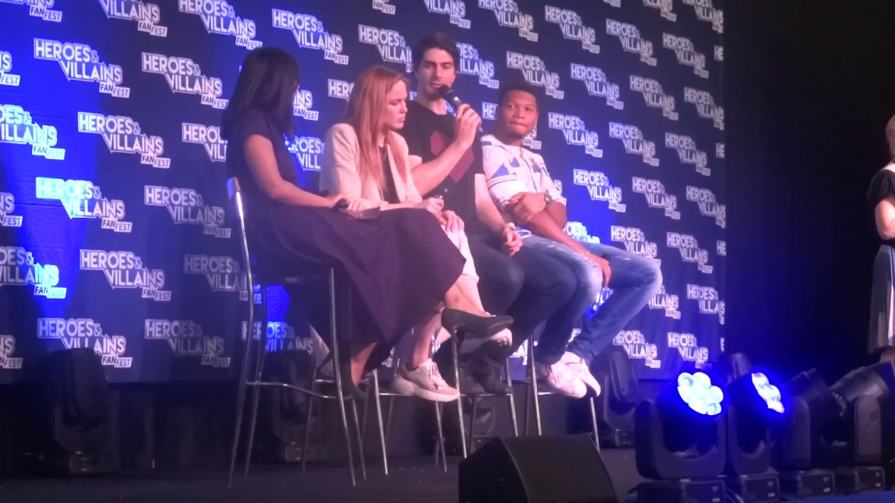 Caity Lotz, Franz Drameh & Brandon Routh - LEGENDS OF TOMORROW - Heroes and Villains Fan Fest 01