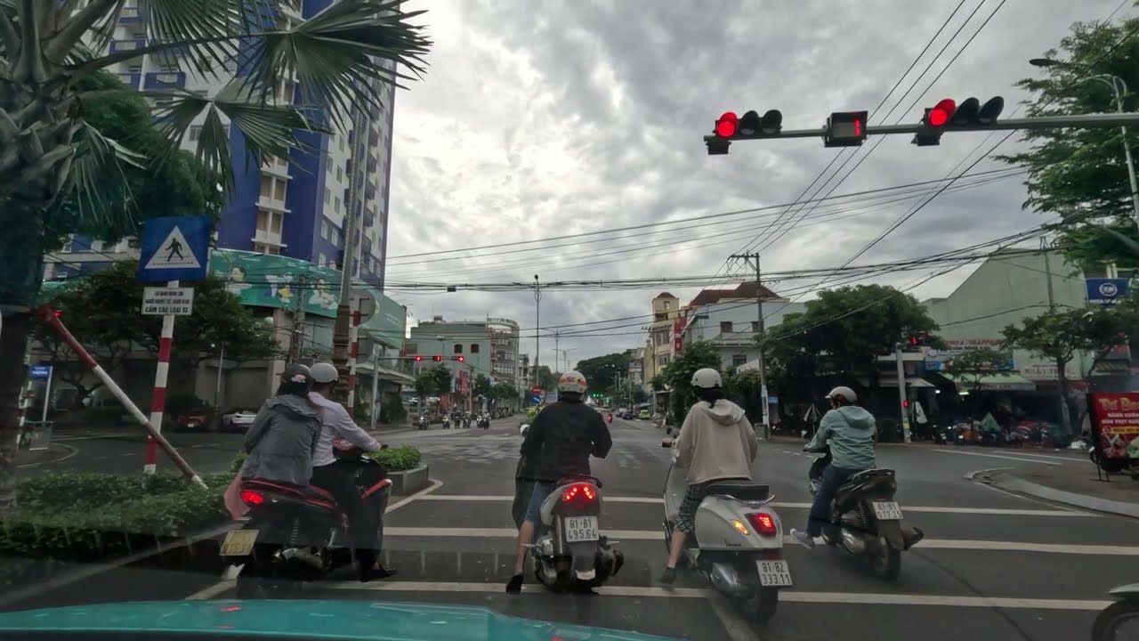 Loanh Quanh Thành Phố Pleiku (24 734)
