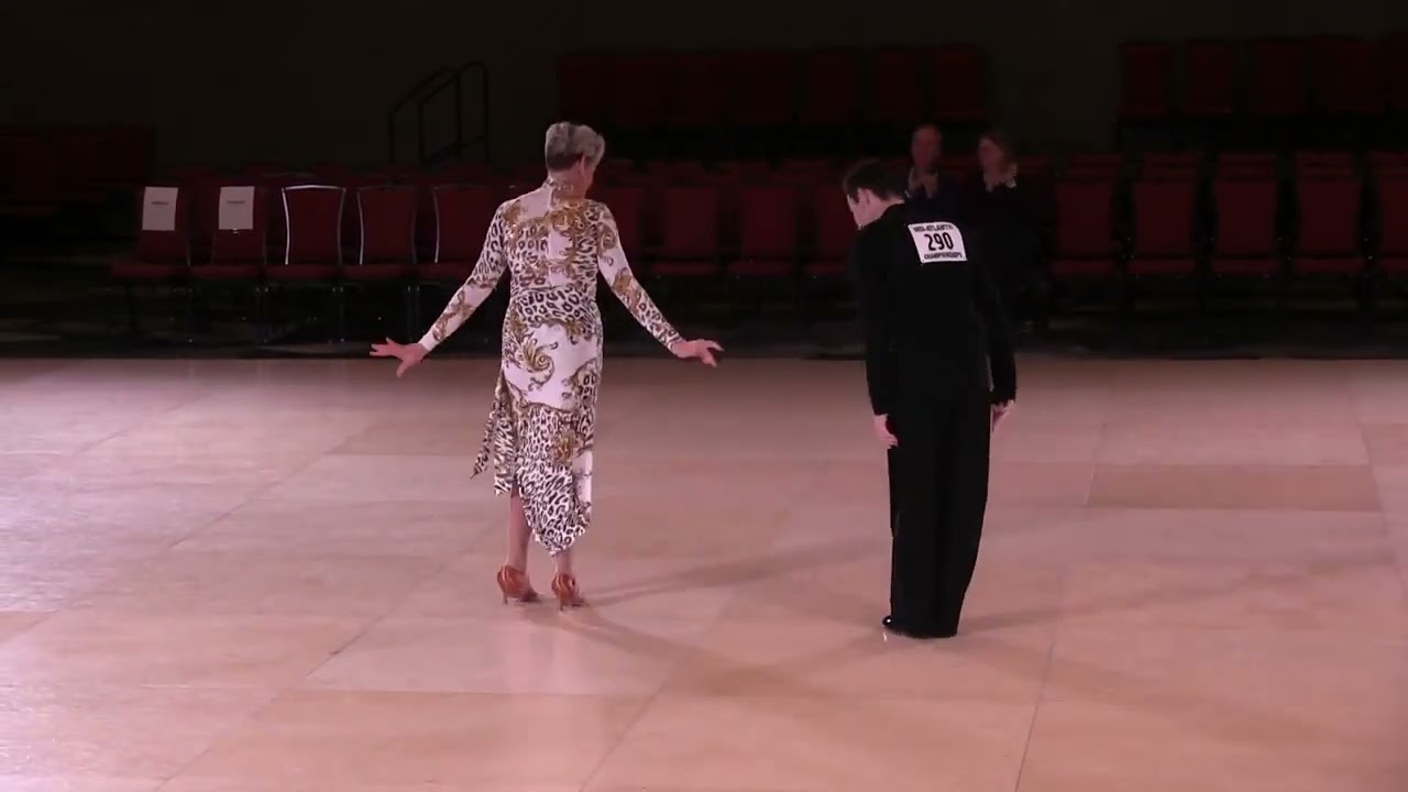 The lovely Ruth dancing her Pro/Am Bronze Cha Cha/Rumba 💃