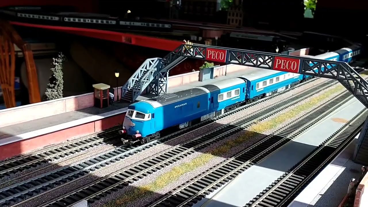 Restored Triang Blue Pullman on a run