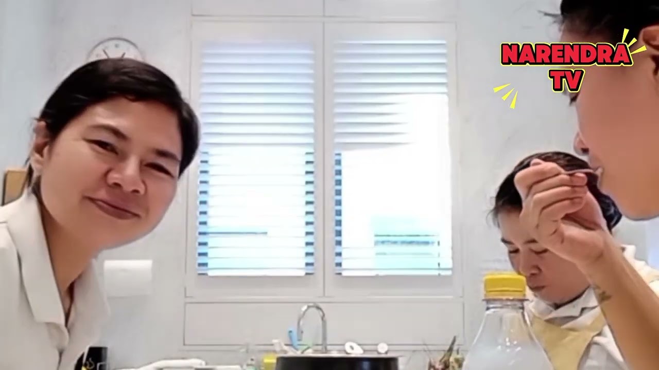 Gembira makan bersama teman-teman
