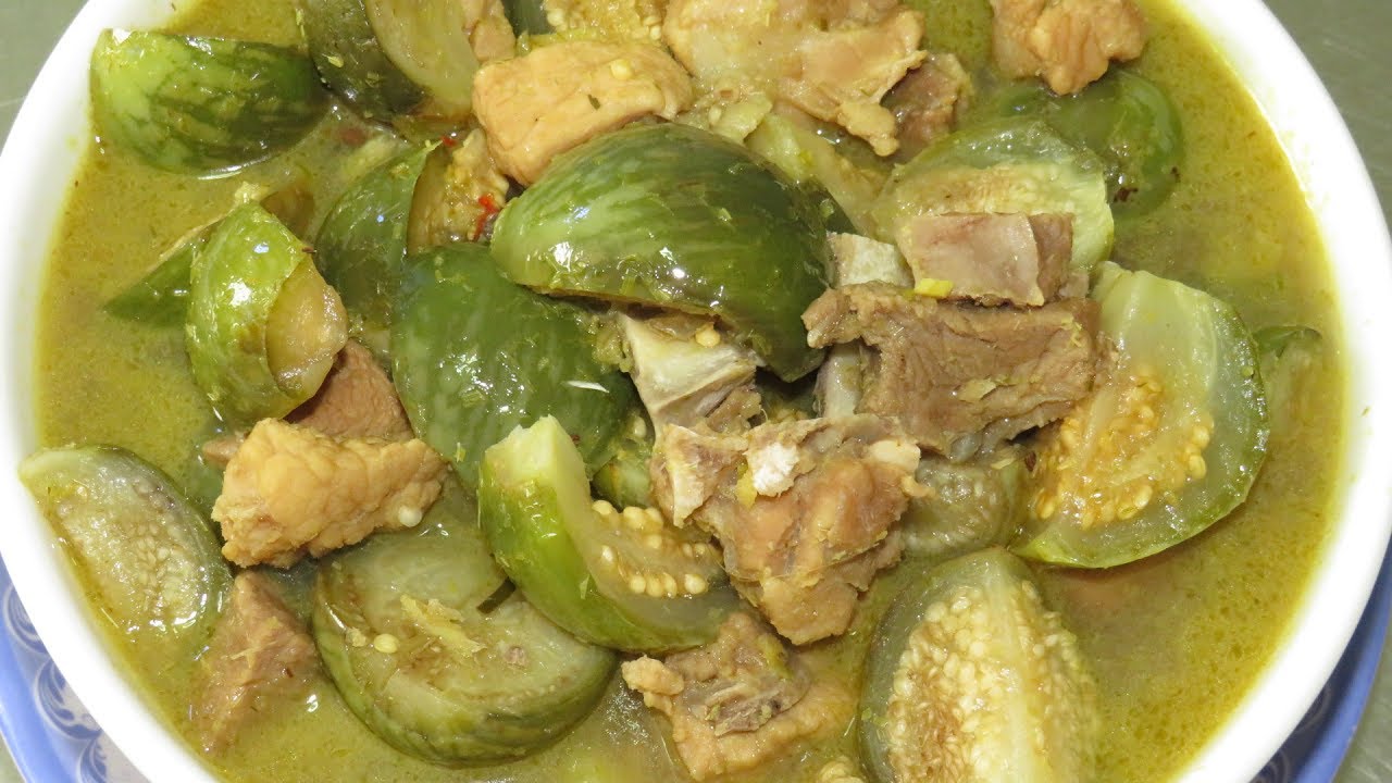 Somlor Machu Kreung (សម្លម្ជូរគ្រឿង) - Cambodian Pork Soup With Eggplant