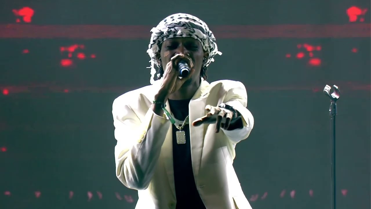 Ayox Performs Emotional Hit Walking Dead Live at The 17th Headies Awards