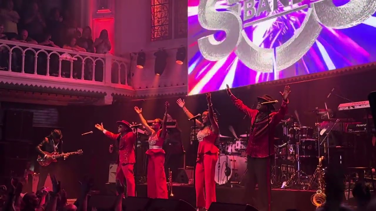 The SOS Band Paradiso 6-8-25. Just be good to me. @marcelkoops6110 