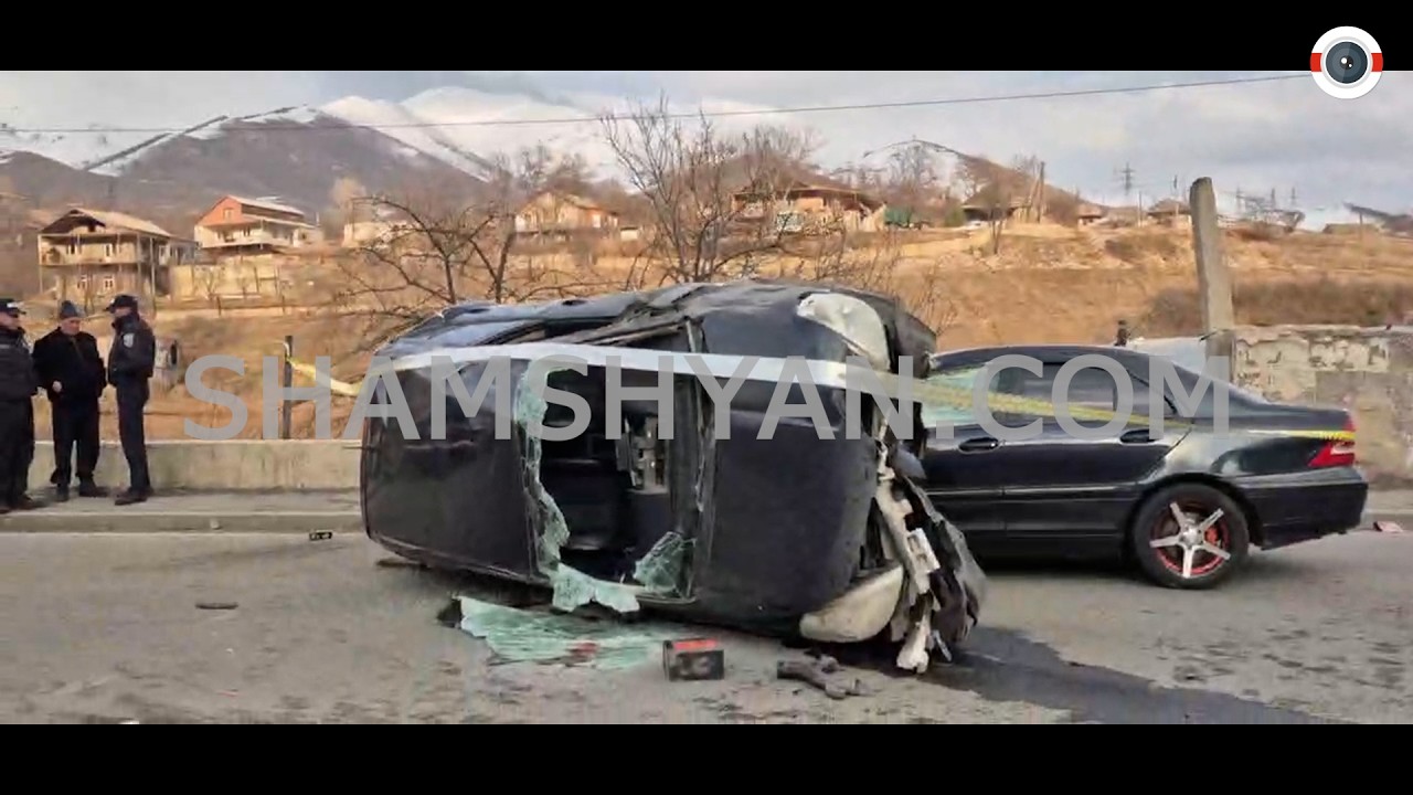 Բազում գյուղում Nissan-ը կողաշրջված հայտնվել է երթևեկելի գոտում և բախվել Mercedes-ին․ կան վիրավորներ