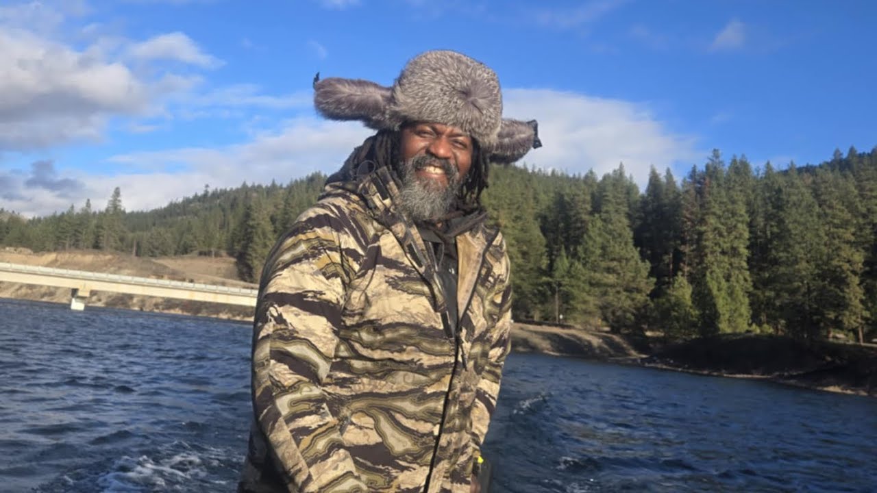 Exploring the Kettle River in December in my mud boat. 