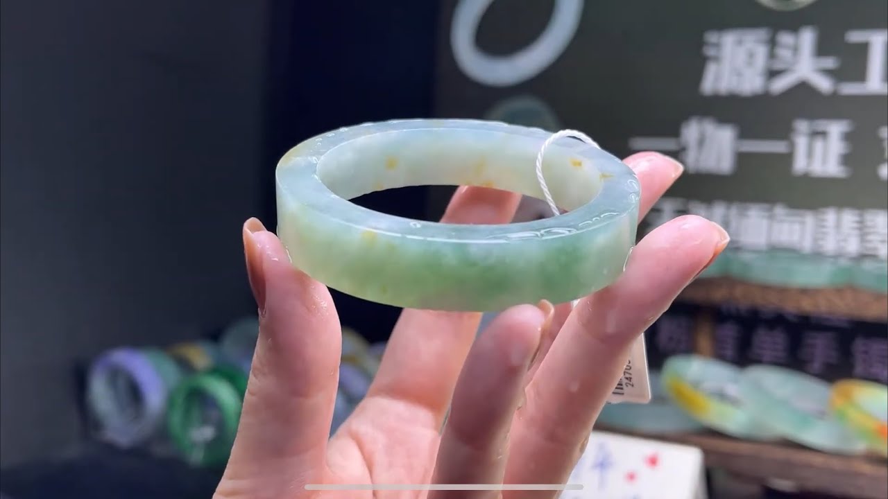 翡翠手鐲獨家定制：腕間柔情溫潤如玉，工廠貨源獨家定制#翡翠 #珠宝 #首饰 #翡翠珠宝  #翡翠手镯 珠寶直播  玉石  jade  玉  翡翠