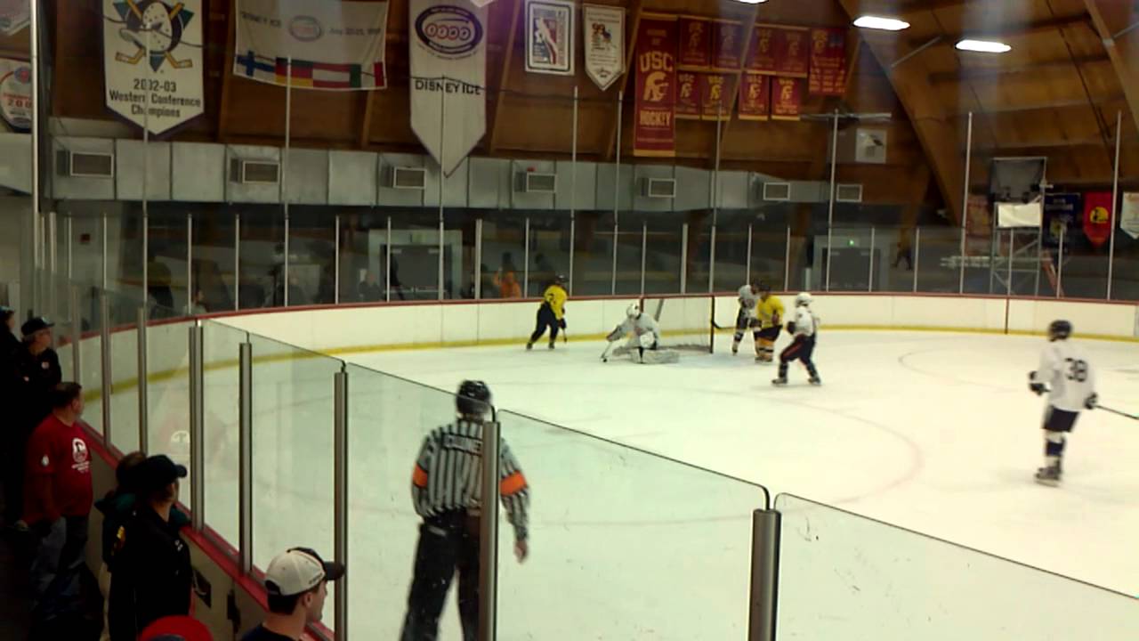 Derek Heuges #31/wearing #33 Breakaway Save
