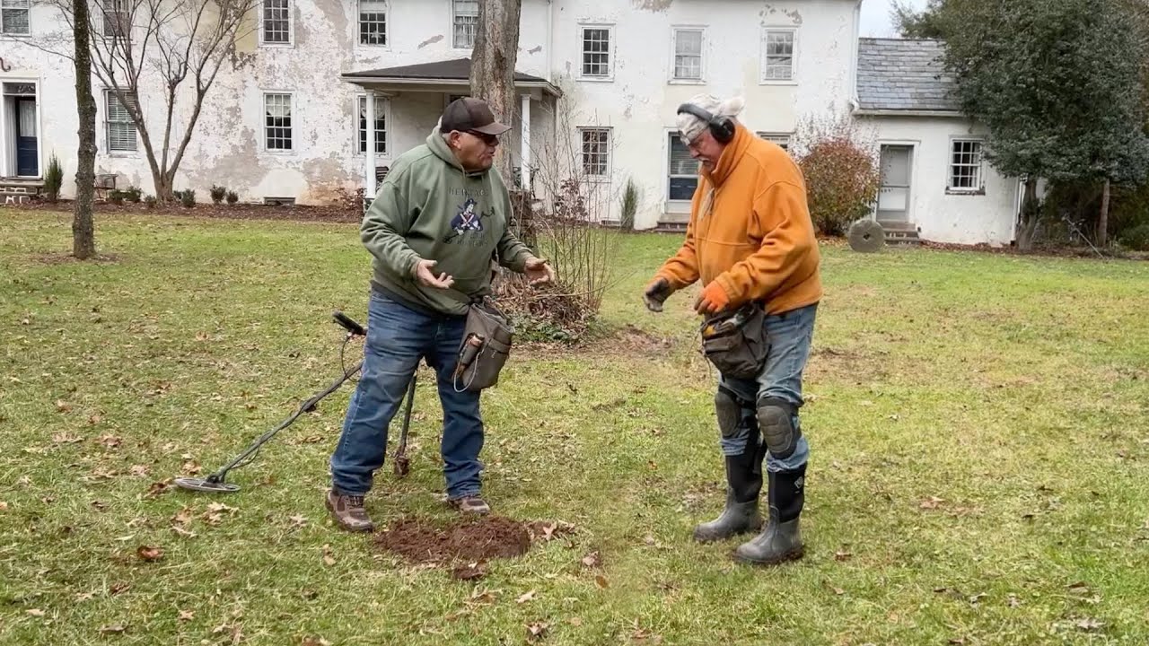 Going Till Dark! - Metal Detecting the Final House of the Season and Making It Count!