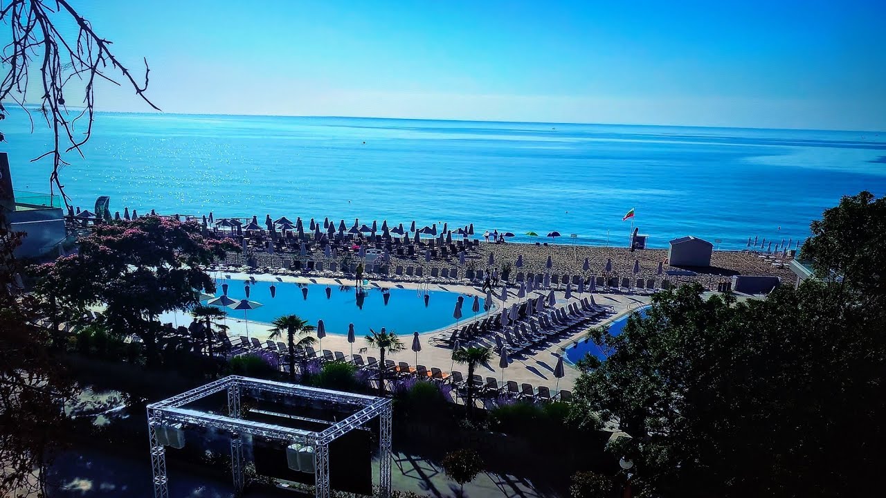 🏨 Hotel  