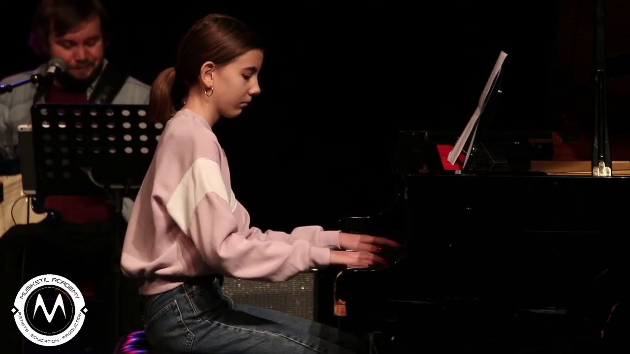 MUSIKSTIL Julkonsert, Täby - Blinding Lights (The Weeknd), Kl. 11.25, Livestream 2020