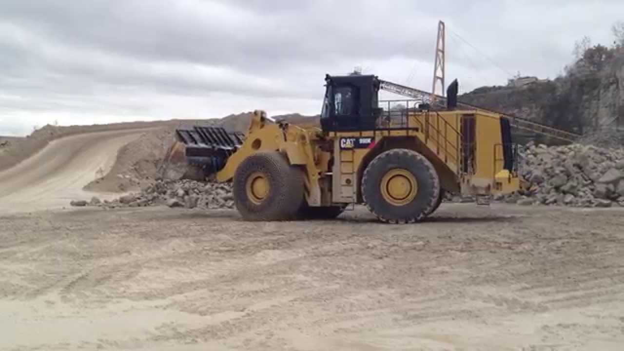 Cat 990K in action