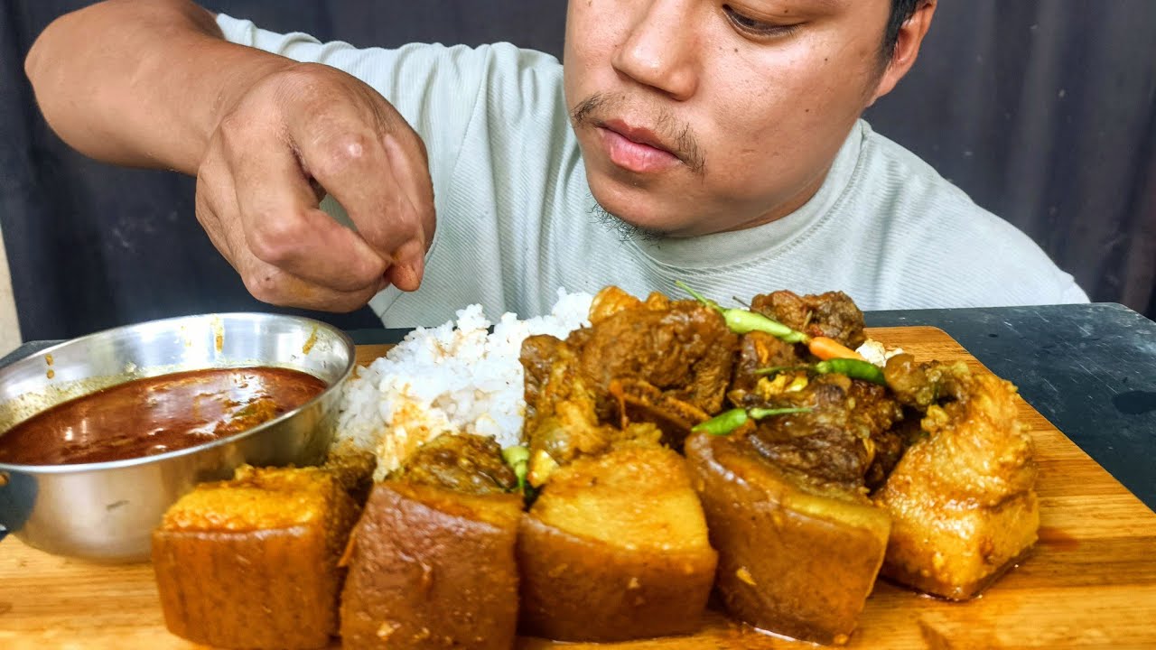 EATING SPICY PORK FRY GRAVY AND RICE 