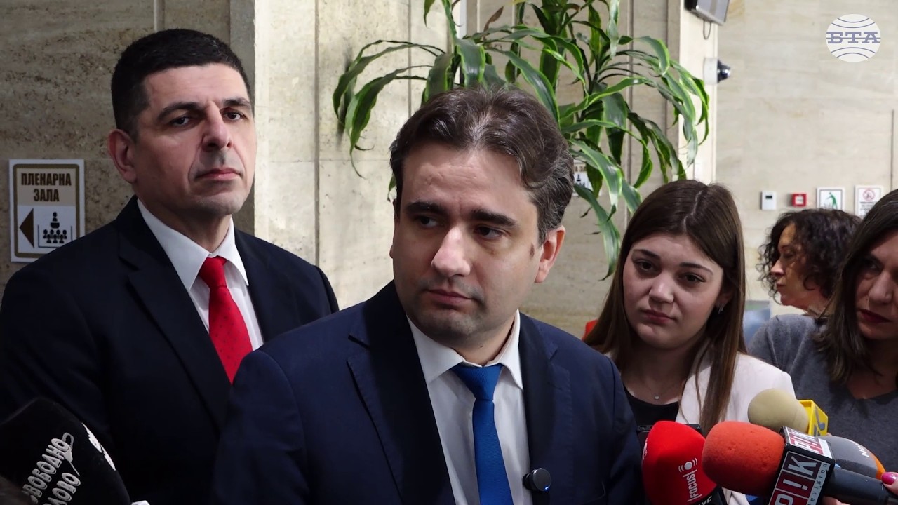 Настояваме за оставката на шефката на ВиК холдинга, заяви Божидар Божанов