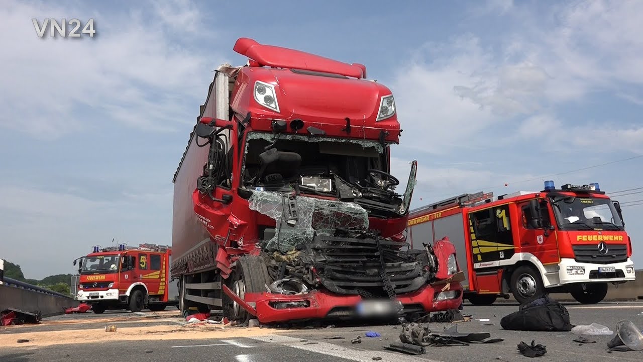 04.06.2019 - VN24 - Пробки водителя грузовика на А1 в кабине после аварии