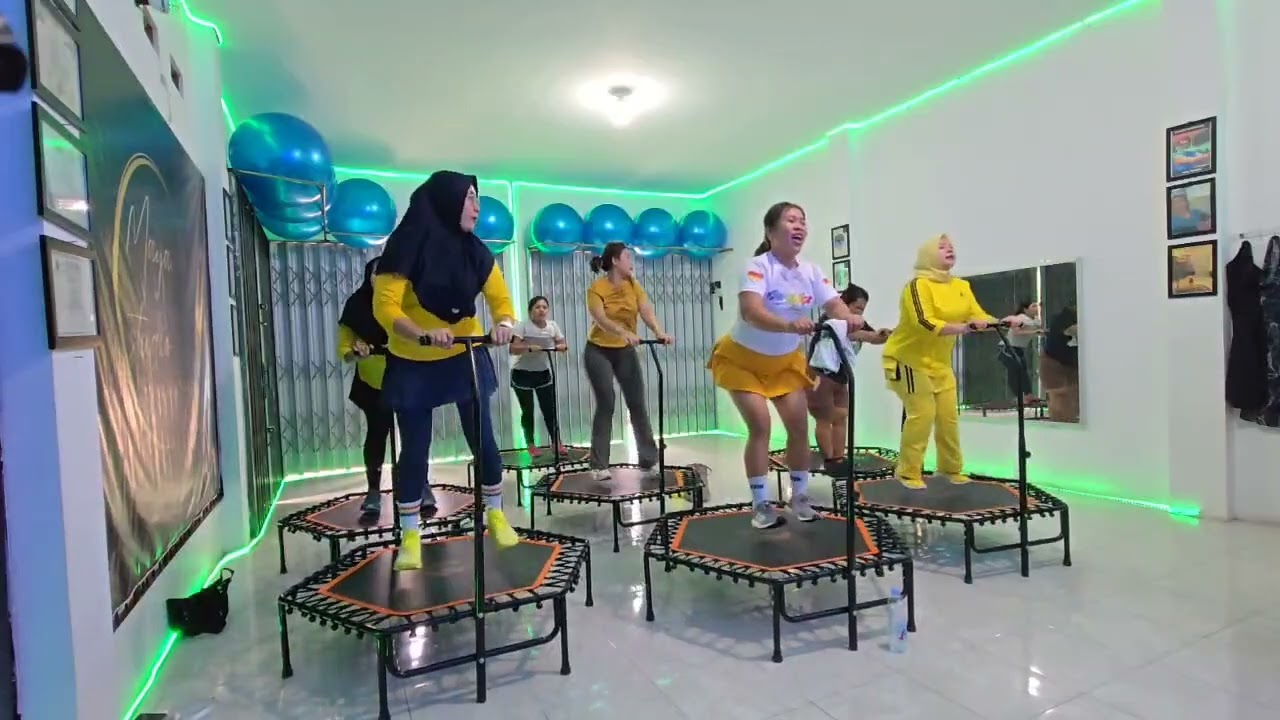 Gerakan pemula.  Trampolin Maya studio