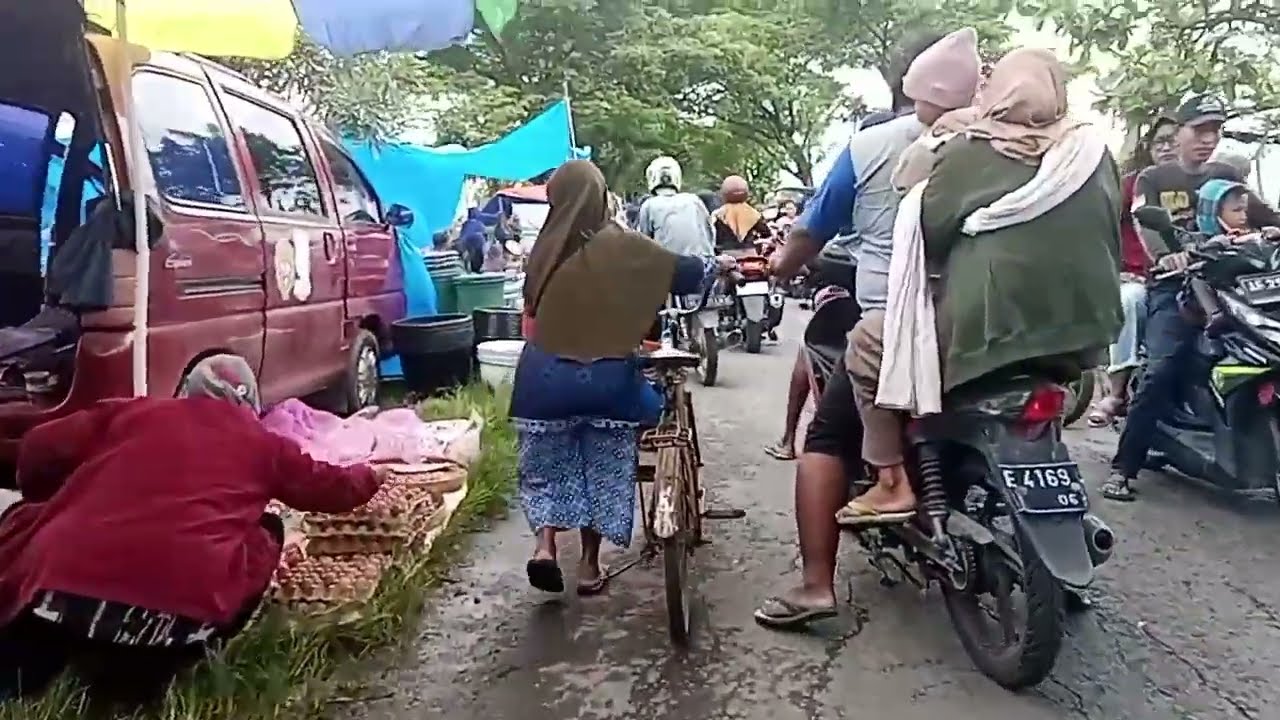 PASAR KLIWONAN DI HARI MINGGU LUAR BIASA RAMAI !! Bagi kalian yang penasaran silahkan tonton 