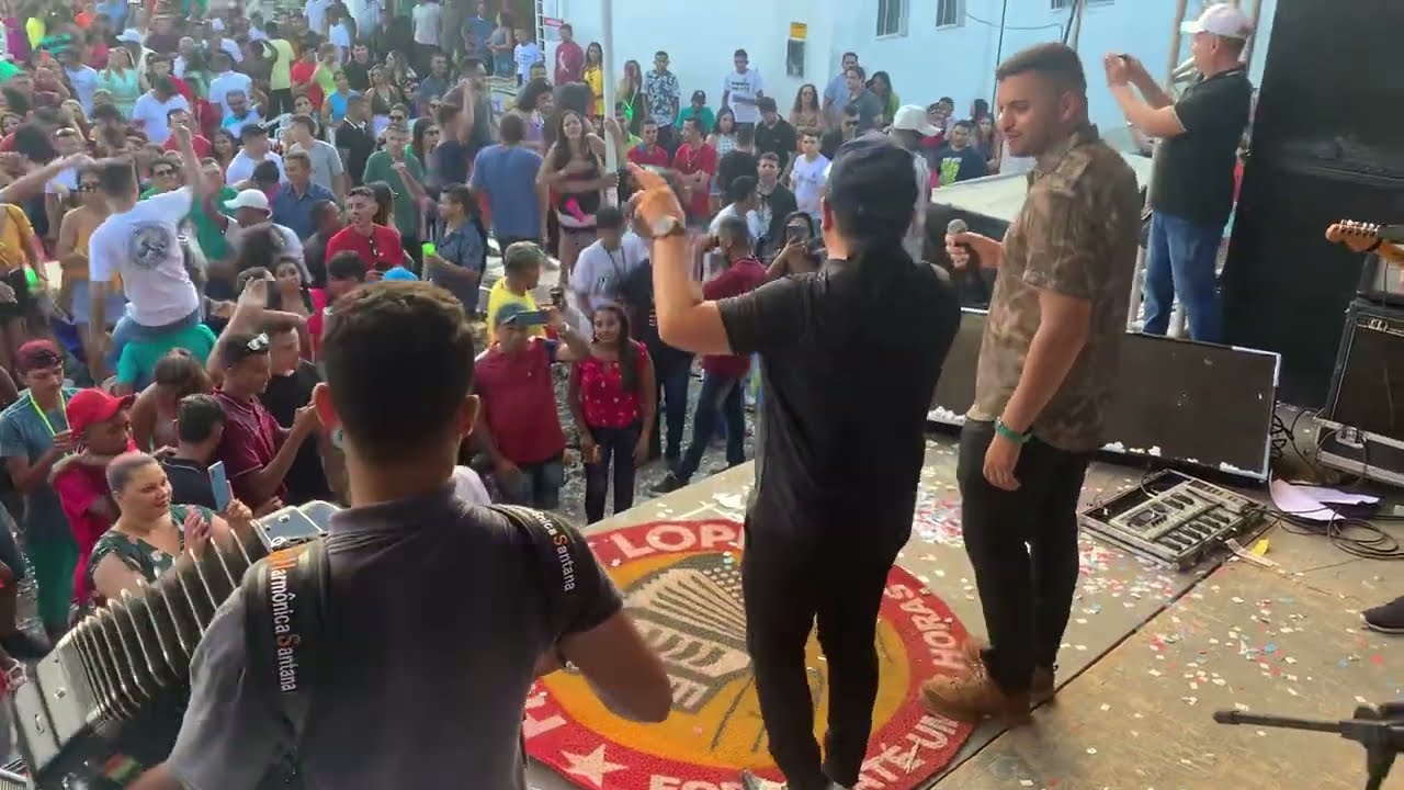 VAQUEIRO RAIZ | Francis Lopes Ao Vivo em PAVUSS&Uacute; PI - Part/ Francimar Marotto.