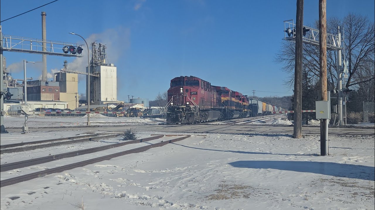 CPKC train westbound at 3rd avenue, Mankato, MN (January 28, 2026)