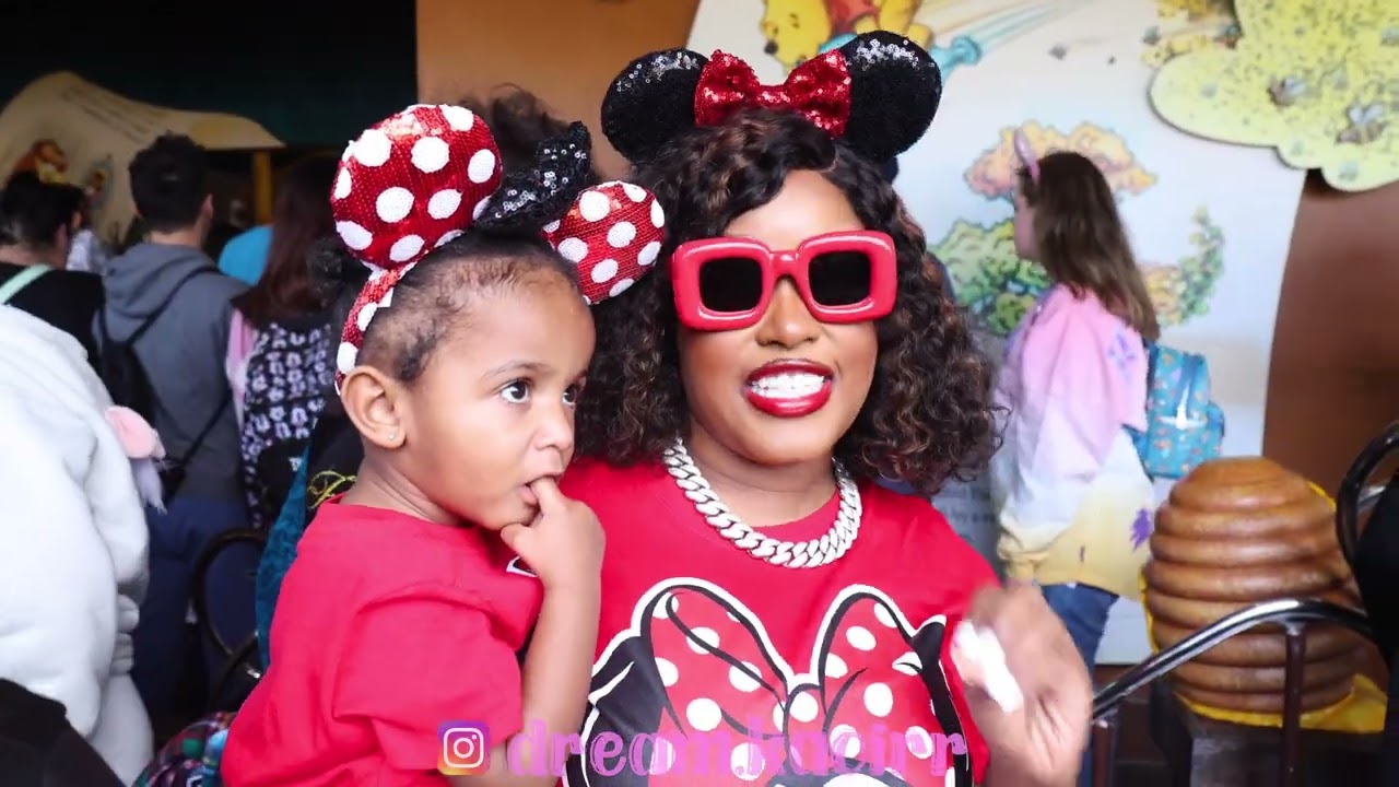 MY BIRTHDAY TRIP TO DISNEY WORLD !! I HAD SOO MUCH FUN !! IM FINALLY 2