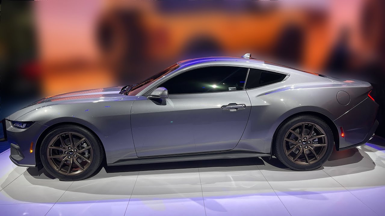 Los Angeles Auto Show 2022 4k HDR Highlights/Aston Martin/ 2023 Chevrolet Corvette Stingray