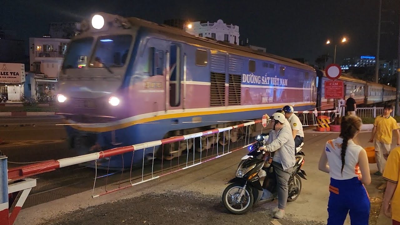 (159) D19E-951 kéo tàu SE5 [20:06 - 20/1/2026]