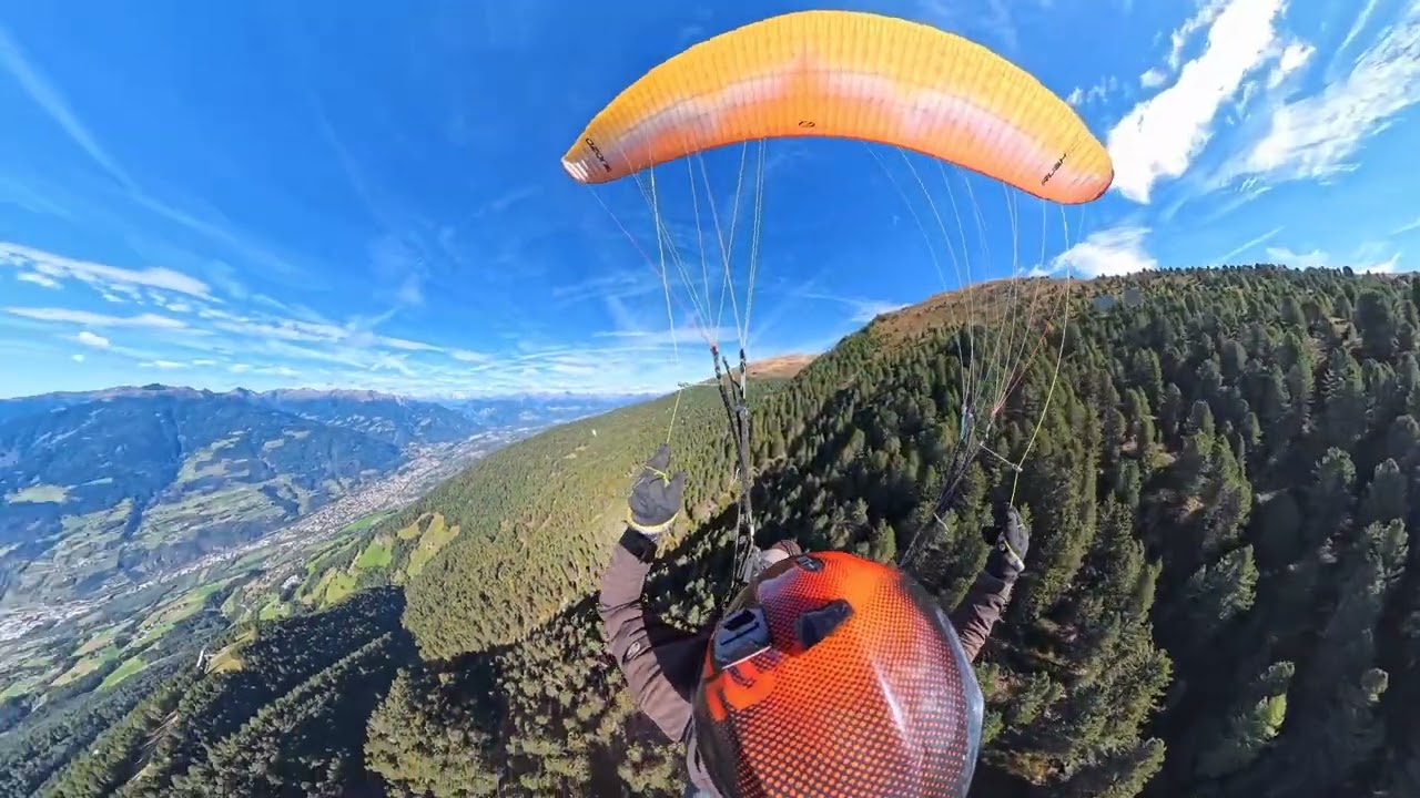 RAW 4K Paragliding #378: Thermalling up the Plose during autumn and visiting construction site