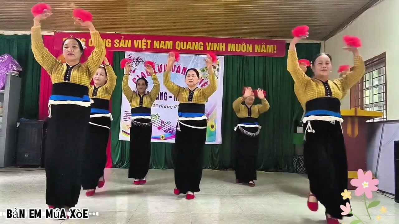 Bản Nhọt 1 múa góp vui ngày giao lưu đón xuân mới tại bản Nà Mạc.