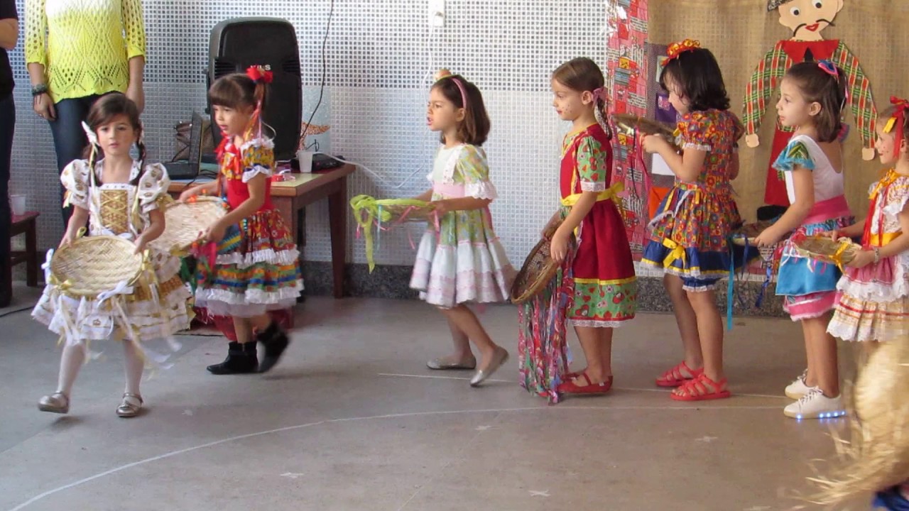 Luciana na festa junina da escola - Ta ta tapioca