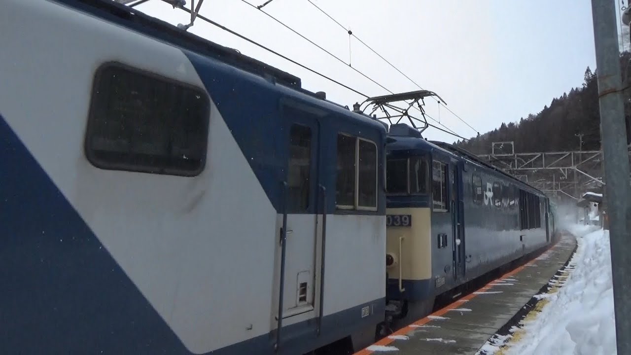 信州木曽谷…残雪の中をゆく…【EF64重連】石油返空貨物列車　8084レ南松本→稲沢…中央西線きそひらさわ駅　/　383系特急しなの5号