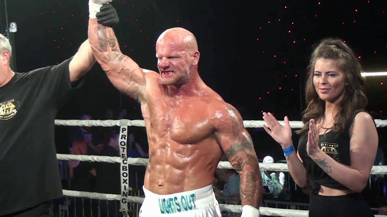 Bare Knuckle Boxing  Lee McGarry v Lukasz Parobeic