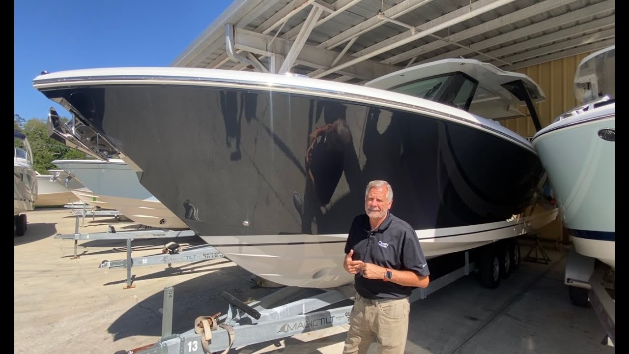 2026 Tiara Yachts 34 LS | Два двигателя Mercury V10, кондиционер Cool Helm и элегантная тиковая о...