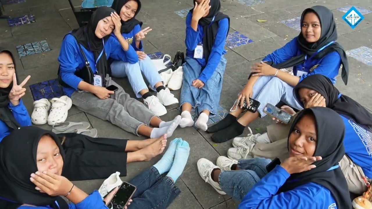 OUTING CLASS SMP N 1 MANYARAN GOES TO SURABAYA